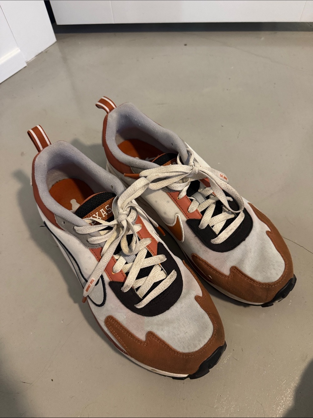 Texas longhorn custom football players Nike shoes men’s 9
